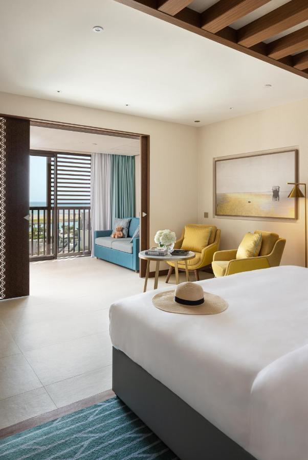 Jumeirah Gulf Of Bahrain Manama Exterior photo Deluxe Room